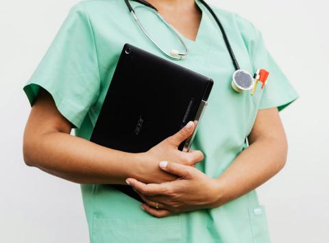 Qualifikationsmöglichkeiten für Erwachsene im Gesundheitsbereich